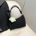 Sac à main noir texture bulle avec charm fleur verte et détails de nœuds chic - Noir