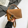 Braune matte Wildleder Umhängetasche mit weißen Nähten und goldener Kettenverriegelung - Braun