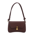 Bolso bandolera minimalista de cuero marrón con cierre dorado y detalle de nudo - Marrón