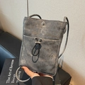 Minimalistische graue Handytasche aus Canvas mit Kordelzug und dünnem Schultergurt - Schwarz