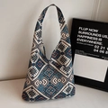Grand sac cabas ethnique en tricot à motifs géométriques avec fermoir métallique - Bleu