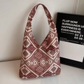 Ethno-Hobo-Tasche mit geometrischem Jacquard-Muster in Braunrot und Beige - Burgunderrot