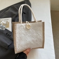 Elegante borsa a mano beige con ricamo a farfalla 3D e finiture in lino naturale - Bianco Sporco