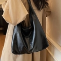 Borsa tote grande in pelle nera minimalista con tracolla larga per pendolari casual - Nero