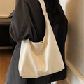 Borsa tote crema con pieghe e tracolla larga per un look minimalista ed elegante - Bianco Sporco
