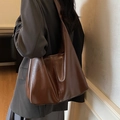 Minimalist deep brown large capacity tote bag in polished faux leather with wide strap - Coffee