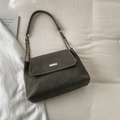 Sac à rabat vert olive foncé en similicuir avec bandoulière chaîne et détail métal - Vert - Sans Pendentif
