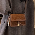 Braune Umhängetasche mit Leopardenmuster, Vintage-Perlen und Wildleder-Optik - Braun Mit Perlenanhänger