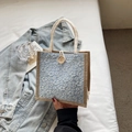 Linen bento bag with light blue floral pattern, burlap base and white rope handle - Light Blue