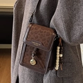 Sac bandoulière tendance à motif léopard marron avec rabat et pendentif perlé - Café Avec Pendentif En Perles