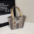 Sac fourre-tout en toile ethnique à motifs géométriques et anses beiges, variante couleur - Petit / Ouvert sur le dessus / Kaki
