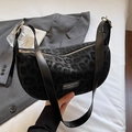 Sac bandoulière imprimé léopard avec texture poulain et bandoulière en cuir noir - Léopard Noir