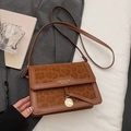 Sac bandoulière vintage marron avec motif léopard, texte doré et breloque en métal - Marron - Sans Pendentif