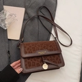 Sac bandoulière marron imprimé léopard en daim avec un pendentif doré élégant - Café - Sans Pendentif