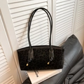 Schwarze Shopper-Tasche mit Leopardenmuster aus Wildlederimitat und dünnen Trägern - Schwarz