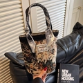 Secchiello vintage floreale in jacquard con manico in foulard ed etichetta - Nero