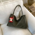 Large capacity tote bag in dark olive with slim shoulder straps and a red plush pendant - With Pendant / Green