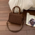 Retro brown tote bag with dark leopard print and smooth leather handles in a chic style - No Pendant / Brown