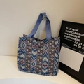 Sac fourre-tout tissé ethnique avec motifs géométriques bleus et rouges et anses bleu clair - Grand / Bleu