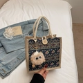 Borsa in lino con motivi etnici, manici in corda e ciondolo a forma di mostro - Stile Bottone Blu Con Ciondolo Elfo Cachi