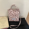 Mini borsa a tracolla leopardata con doppio manico e chiusura a scatto in metallo - Senza ciondolo / Rosa