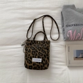 Borsa a tracolla alla moda in tela leopardata con tracolla e ciondolo a cuore - Stile Ciondolo Catena Cuore / Marrone