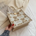 Elegante borsa pranzo in tela beige con motivi di orso e grande bottone giallo - Bianco