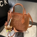 Borsa tote marrone con stampa leopardata, ciondolo a orso e tracolla regolabile - Marrone Con Ciondolo Orsetto Stella