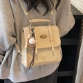 Beige gestructureerde rugzak met metalen merkplaatje en baseball sleutelhanger - Beige met Baseball Hanger