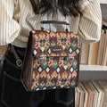 Mochila chic tejida en rombos multicolores con asas de cuero marrón y hebillas metálicas - Verde (Sin Colgante)