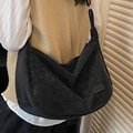 Retro schwarze übergroße Hobo-Tasche mit verstellbarem Riemen und Mode-Label-Detail - Schwarz ohne Anhänger
