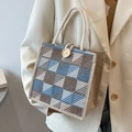 Bolso de lona tejida a cuadros azules y marrones con cierre de botón de madera natural - Azul