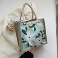 Sac à déjeuner en jute à fleurs avec anses crème et fermeture par bouton en bois - Vert