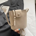 Sac seau minimaliste en cuir mat beige avec bandoulière réglable et rabat élégant - Blanc Crème (Sans Pendentif)
