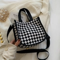 Piccola borsa a mano quadrata in tweed pied-de-poule con tracolla regolabile nera - Nero senza Ciondolo