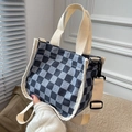 Mini borsa a secchiello in tela a scacchi blu-grigio con tracolla e manici in fettuccia - Nero