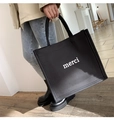 Minimalistische schwarze Canvas-Einkaufstasche mit weißem Merci-Aufdruck für Damen - Schwarz