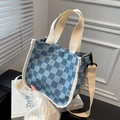 Mini borsa a secchiello in tela a scacchi bianchi e blu con tracolla regolabile - Blu scuro