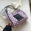 Borsa tote trapuntata a scacchi rosa e viola con spalline nere e toppa con logo - Rosa