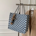 Bolso tote de lona a cuadros azules con colgante de conejo para uso diario - Azul con Colgante