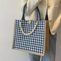 Borsa tote blu pied de poule con catena di perle e finiture in juta - Pied de Poule Blu Navy E Bianco / Blu