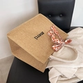 Linnen shopper met 'merci' print en bloemenlint op natuurlijk jute geweven oppervlak - Letter Print Met Sjaal