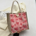 Jute-Lunchtasche mit rosa Herzmuster, rustikalen Seilgriffen und dekorativem Holzknopf - Knopfdekor-Stil / Rosa
