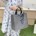 Klassische Canvas-Einkaufstasche mit Hahnentrittmuster und Seidenschal im Freien - Schwarz Hahnentritt + Blauer Satin-Schal