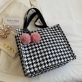 Houndstooth pattern large tote bag with black handles and pink pompom charms - Black