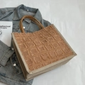 Bolso tote grande de lona beige con estampado de cuadros de borlas marrones y cuerdas - Caqui