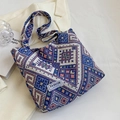 Grand sac cabas tissé bleu à motifs géométriques ethniques avec étiquette Fashion - Bleu