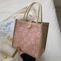 Borsa tote rosa a fiori con bottone in legno e manici in corda di canapa intrecciata - Rosa