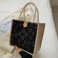 Borsa tote retrò in paglia intrecciata con motivo floreale nero e bottone in legno - Nero