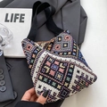 Ethno-Webtasche mit bunten geometrischen Mustern und schwarzen Stoffgriffen - Schwarz